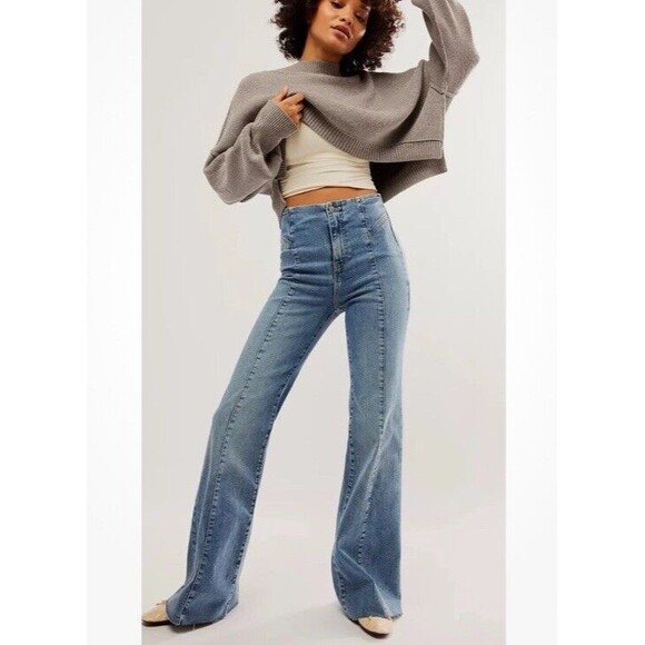 We The Free People Curvy Wild Honey Flare Jeans Light Wash Size 30 NWT - Picture 6 of 10